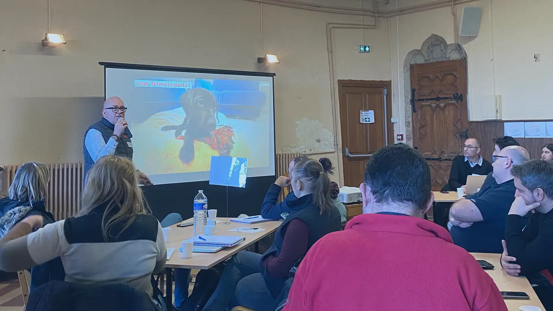 Sébastien Meunier anime une conference de vuldgarisation du l'intelligence artificielle devant une soixantaine de collaborateurs d'Alfa3a